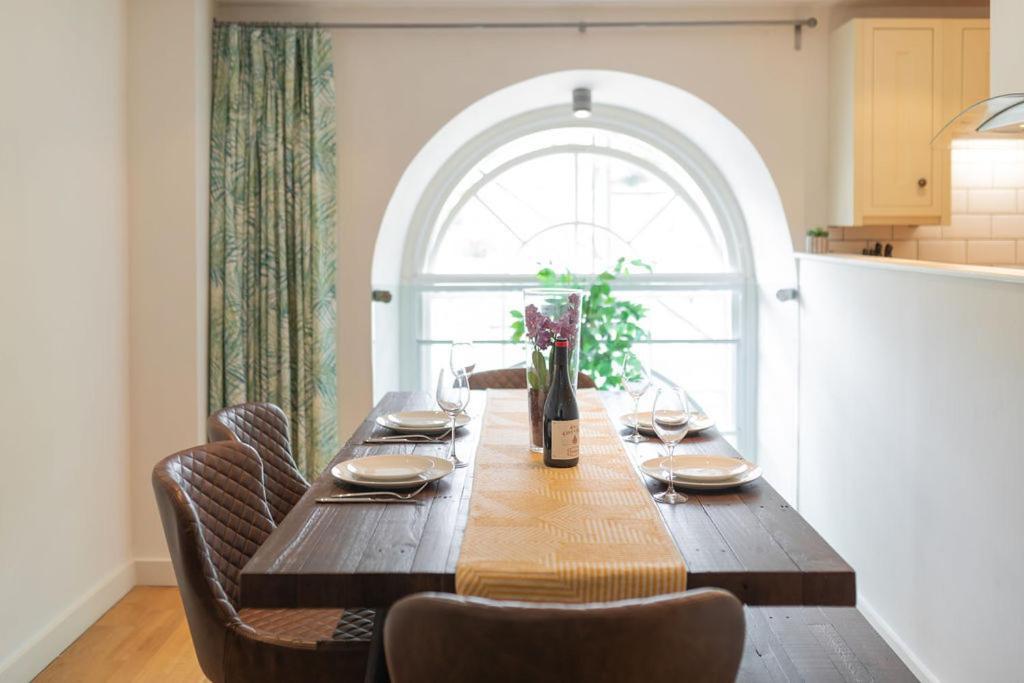Panda Sanctuaries, Kensington Chapel Apartment