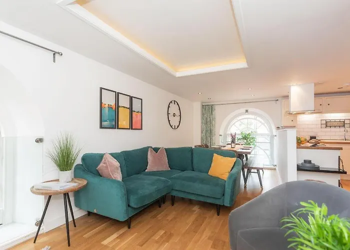 Panda Sanctuaries, Kensington Chapel Apartment