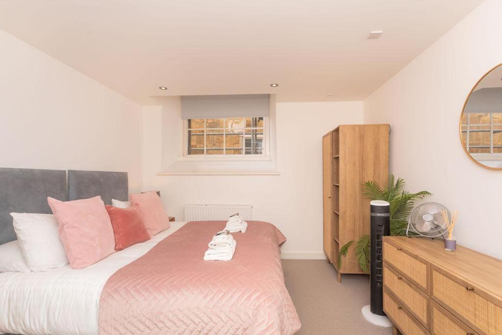 Apartment Panda Sanctuaries, Kensington Chapel